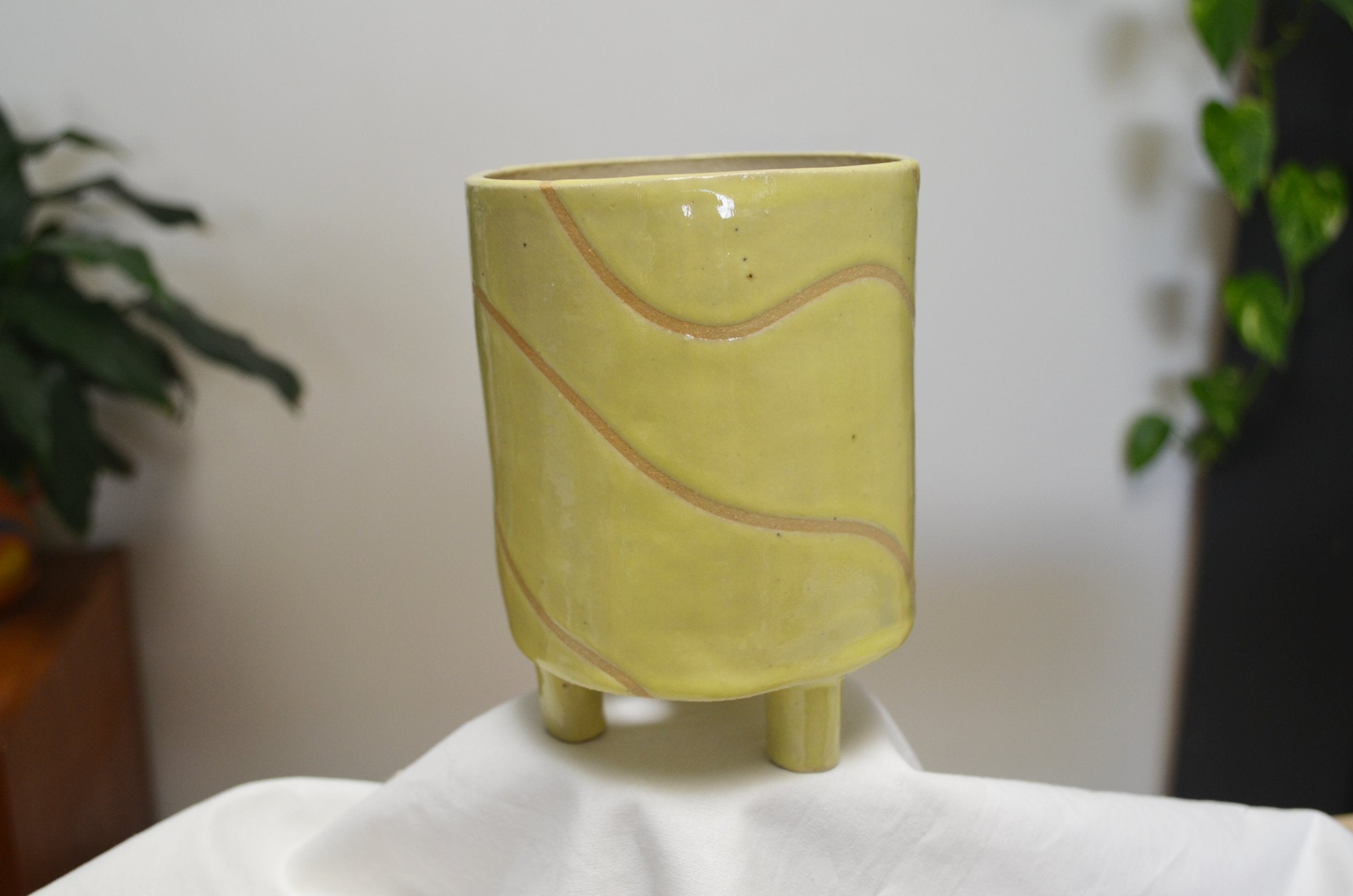 Lemon Wavy Planter (Medium)